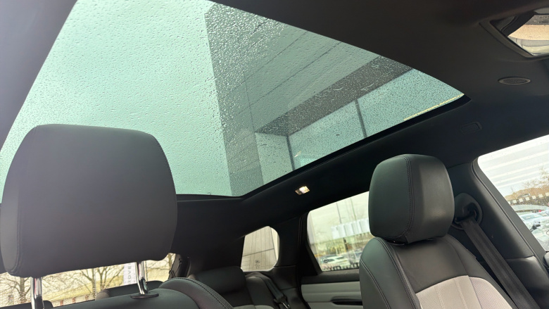 Land Rover Range Rover Evoque 2.0 D200 R-Dynamic SE 5dr Auto Diesel Hatchback